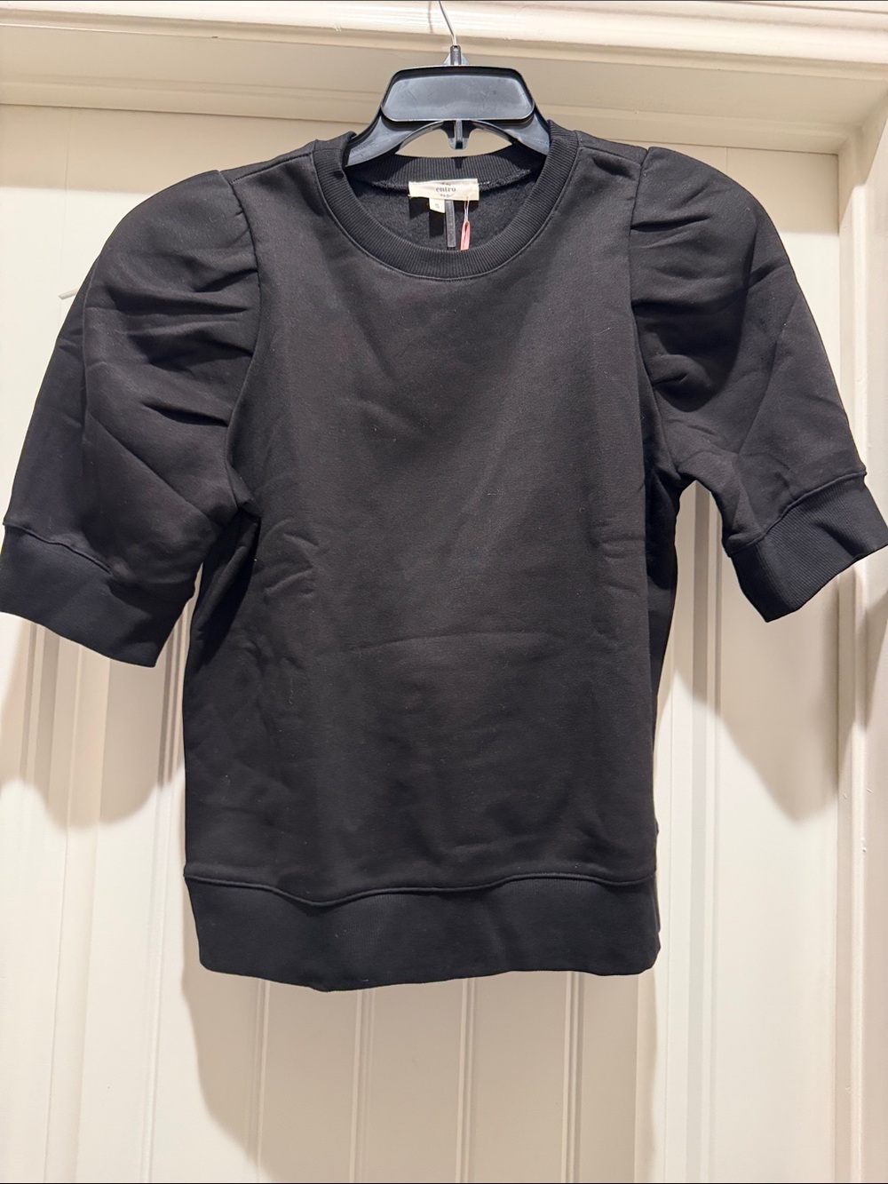 entro Black Puff-Sleeve Sweatshirt